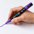 Imagen referencial generada: uso del marcador POSCA del color correspondiente sobre papel