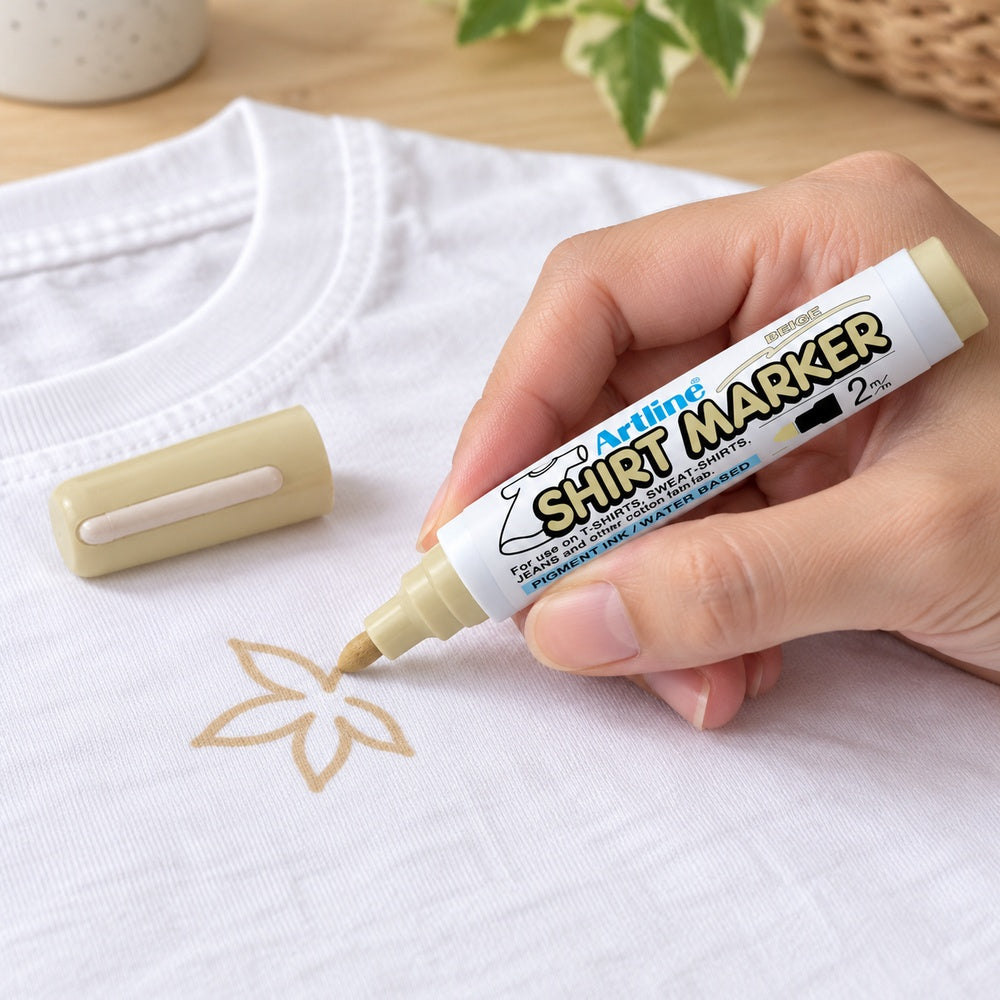 Ejemplo ilustrativo de uso de Marcador Textil Artline Shirt Marker 2 mm EKT-2 Beige por Unidad