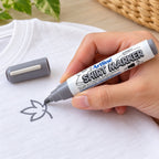 Ejemplo ilustrativo de uso de Marcador Textil Artline Shirt Marker 2 mm EKT-2 Gris por Unidad