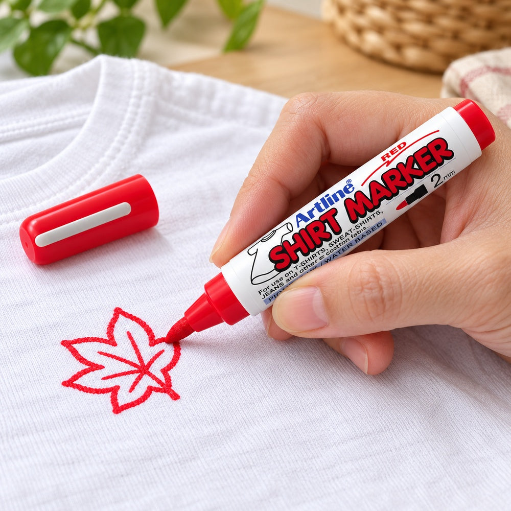 Ejemplo ilustrativo de uso de Marcador Textil Artline Shirt Marker 2 mm EKT-2 Rojo por Unidad