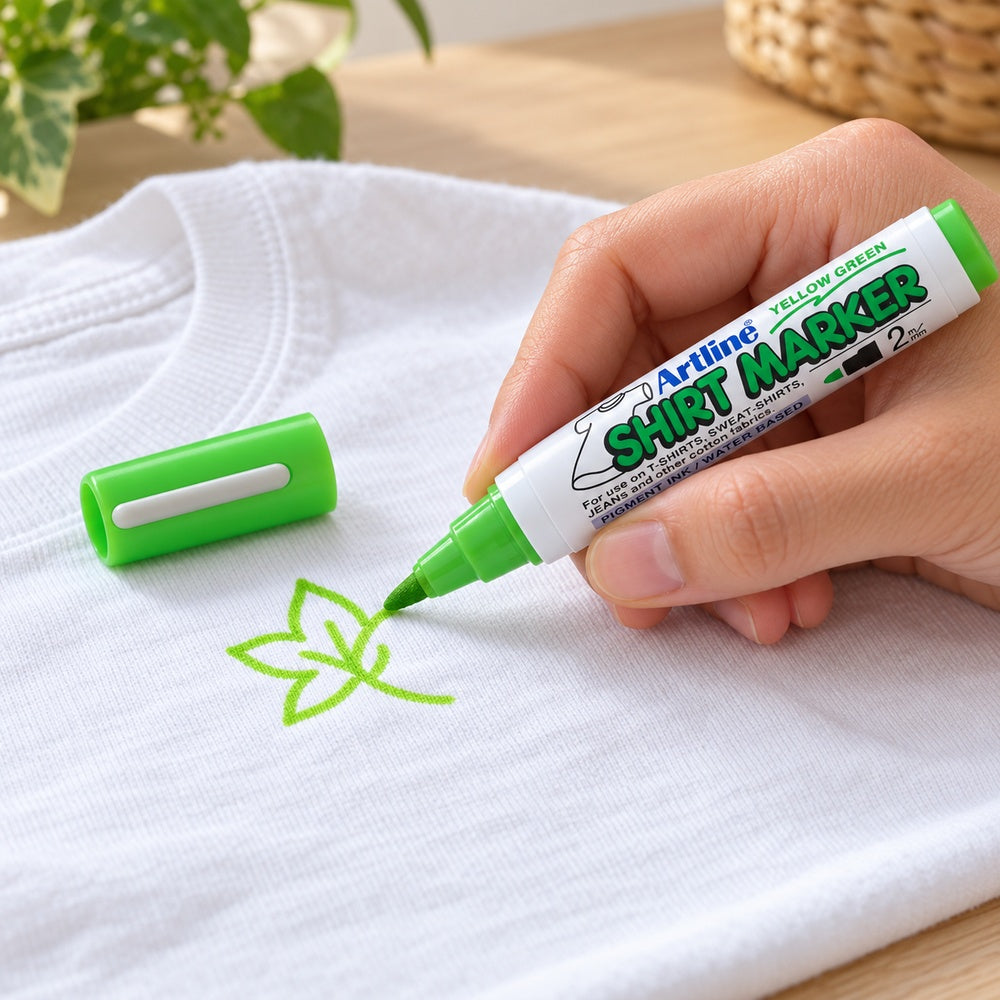 Ejemplo ilustrativo de uso de Marcador Textil Artline Shirt Marker 2 mm EKT-2 Verde claro por Unidad
