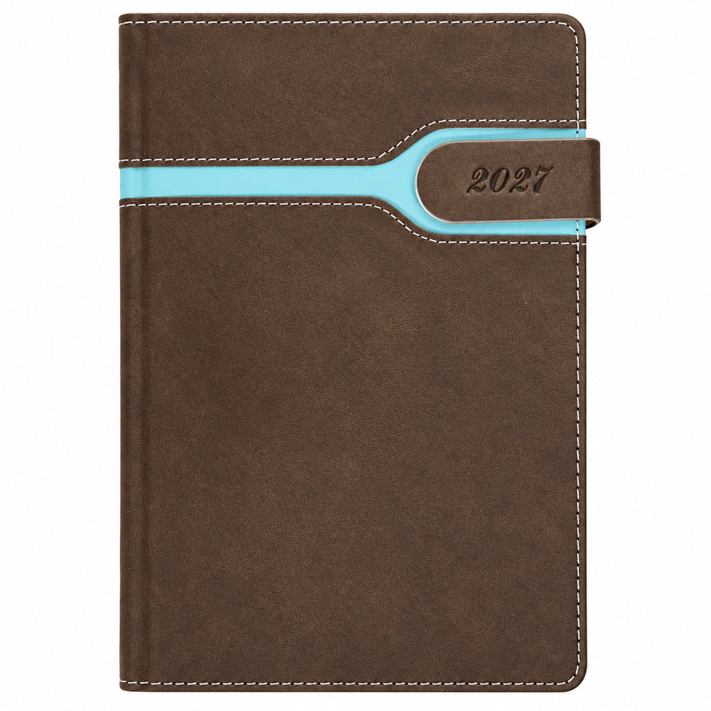 Agenda Diver Class DC/67 2027, SKU 40083-1: cubierta marrón con franja turquesa, portada principal. Fotografía retocada sobre fondo blanco, sin envoltorio.