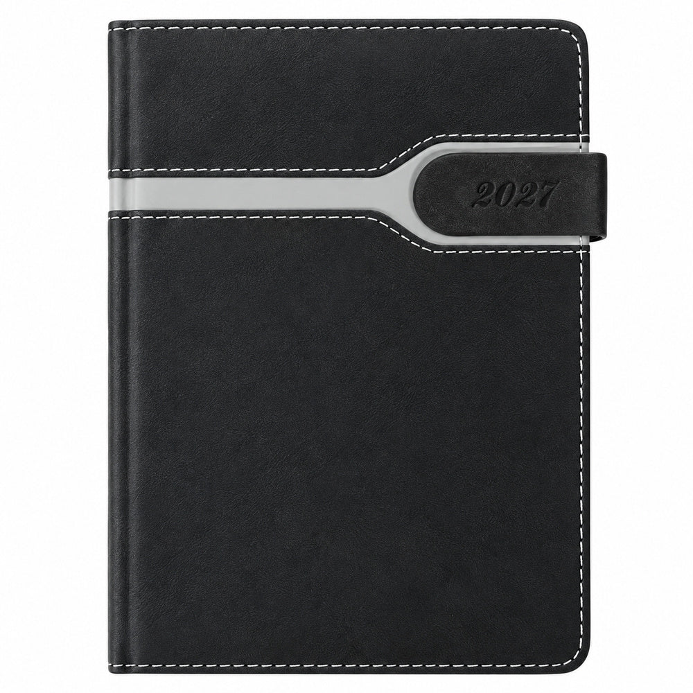 Agenda Diver Class DC/67 2027, SKU 40083-1: cubierta negra con franja clara. Imagen retocada sobre blanco retirando plástico y papeles protectores con apoyo de una referencia del mismo modelo.