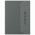 Agenda Diver Class DC/69 2027, SKU 40083-3: cubierta gris acanalada y solapa vertical con año 2027, portada principal. Fotografía retocada sobre blanco sin envoltorio.