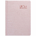 Agenda Diver Class DC/62 2027, SKU 40092-1: cubierta rosada pastel con relieve y texto 2027 AGENDA, portada principal. Fotografía retocada sobre blanco sin envoltorio.