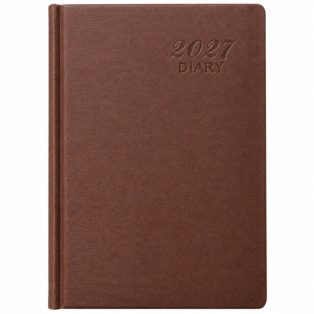 Agenda Diver Class DC/63 2027, SKU 40092-2: cubierta marrón clásica con inscripción 2027 DIARY, portada principal. Fotografía retocada sobre blanco sin envoltorio.