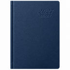 Agenda Diver Class DC/63 2027, SKU 40092-2: cubierta azul clásica con inscripción 2027 DIARY. Fotografía retocada sobre blanco sin envoltorio.