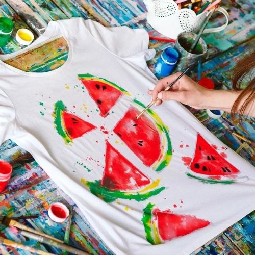 Acritela Roseta 30cc En Todos Los Colores Pintando Una Camisa Con Acritela