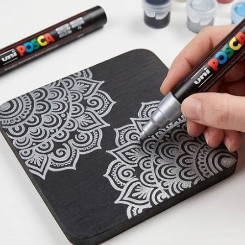 Marcador Posca PC-5M Punta Mediana (1.8 a 2.5 mm) - Color Plata (26)