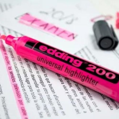 Resaltador Edding 200 De Varios Colores Rosado Usando Resaltador