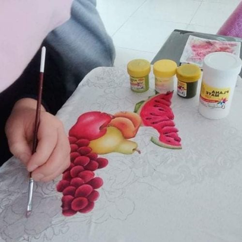 Bordaliquido Diseno De Frutas Sobre Mantel
