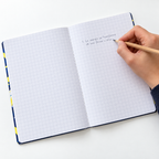 Cuaderno Imágenes masculino cosido. Imagen de referencia. El diseño de portada puede variar.