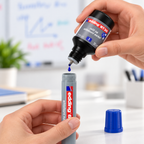 Escena ilustrativa de recarga: Tinta de recarga edding BT 30 azul, 30 ml para tablero blanco. Marcador no incluido.