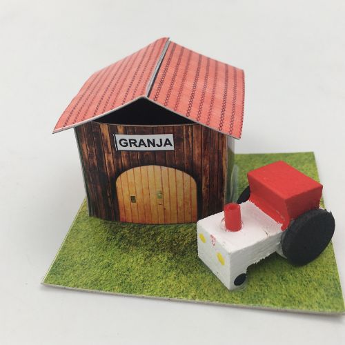 Granja con tractor para maqueta