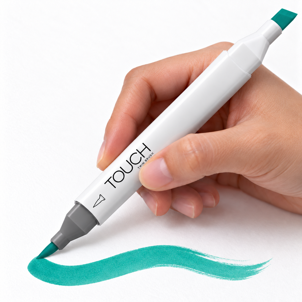 Imagen referencial de uso del marcador ShinHan TOUCH TWIN BRUSH BG53 TURQUOISE GREEN, cuerpo blanco y doble punta pincel y cincel. Presentación por unidad.