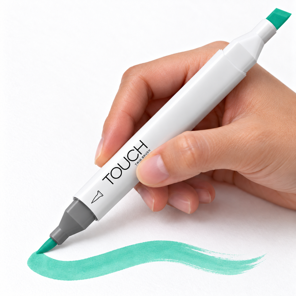 Imagen referencial de uso del marcador ShinHan TOUCH TWIN BRUSH BG57 TURQUOISE GREEN LIGHT, cuerpo blanco y doble punta pincel y cincel. Presentación por unidad.